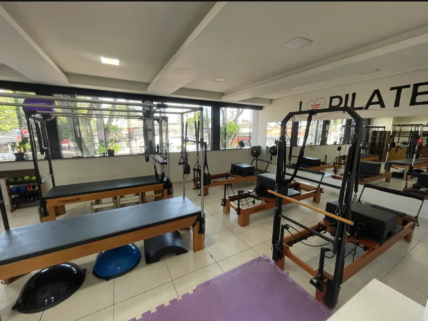 Estúdio TS, sala completa de equipamentos de Pilates